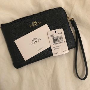 Coach 58032 Corner Zip Wristlet Crossgrain Leather